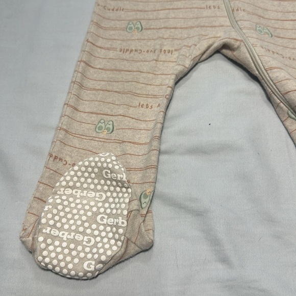 Gerber - footed sleeper with avocado design. 12 months - Picture 2 of 5